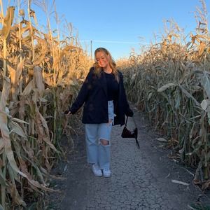 Meet your Posher, Courtney